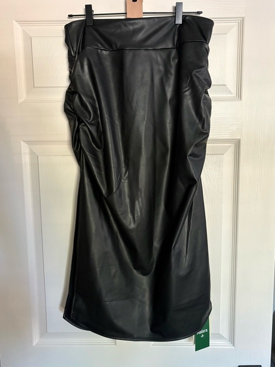 HALARA Dresses & Skirts - HALARA Black Midi Skirt with Built-In Shorts